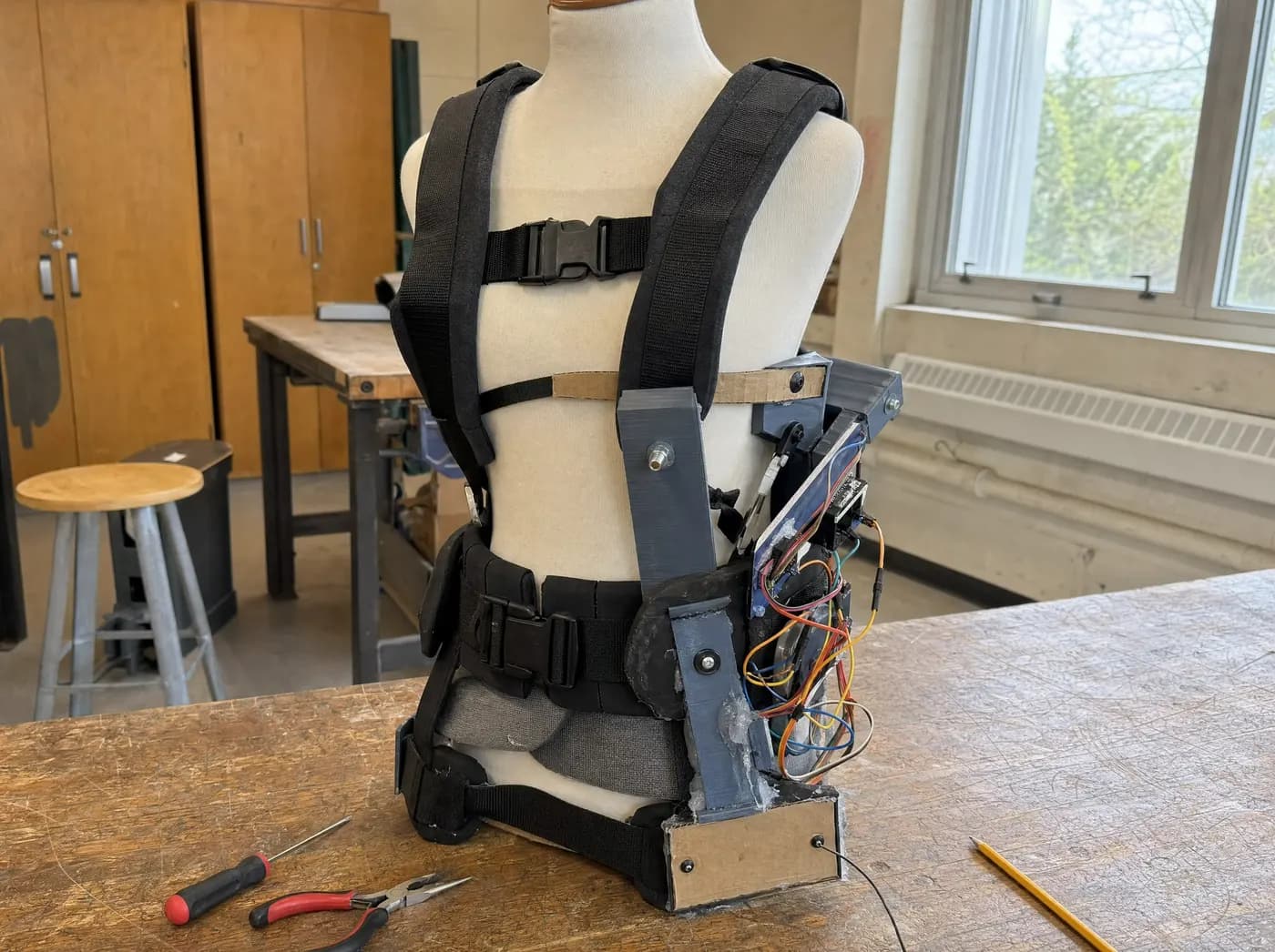 Rudra, with Sahaara. An ergonomic padded load-support harness on a mannequin stand